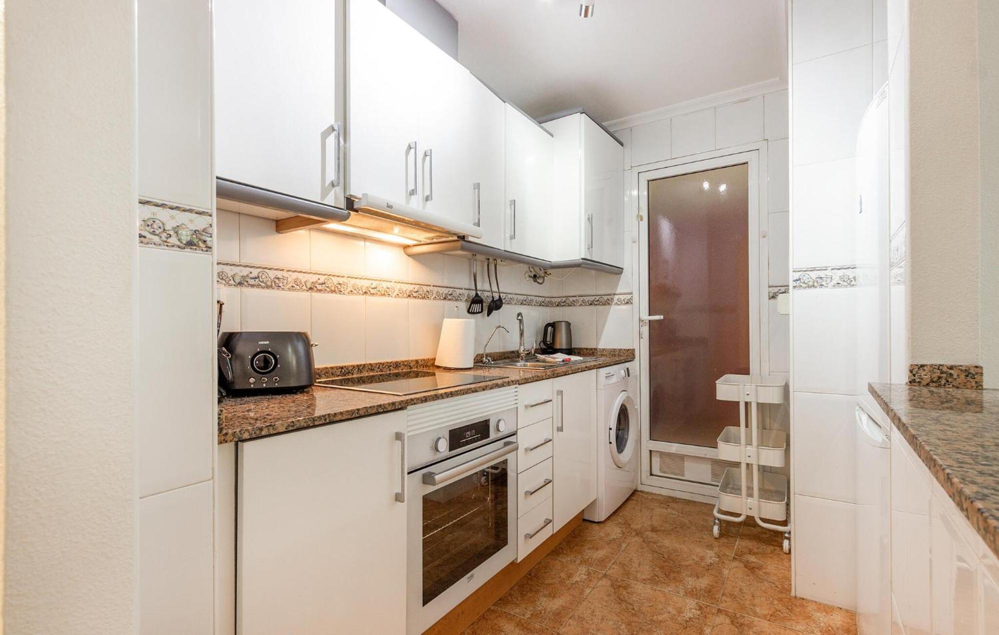 Amazing Apartment In Torrevieja With Kitchen Exterior foto