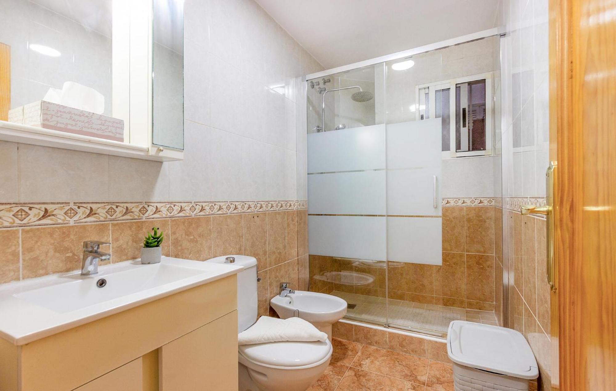 Amazing Apartment In Torrevieja With Kitchen Exterior foto