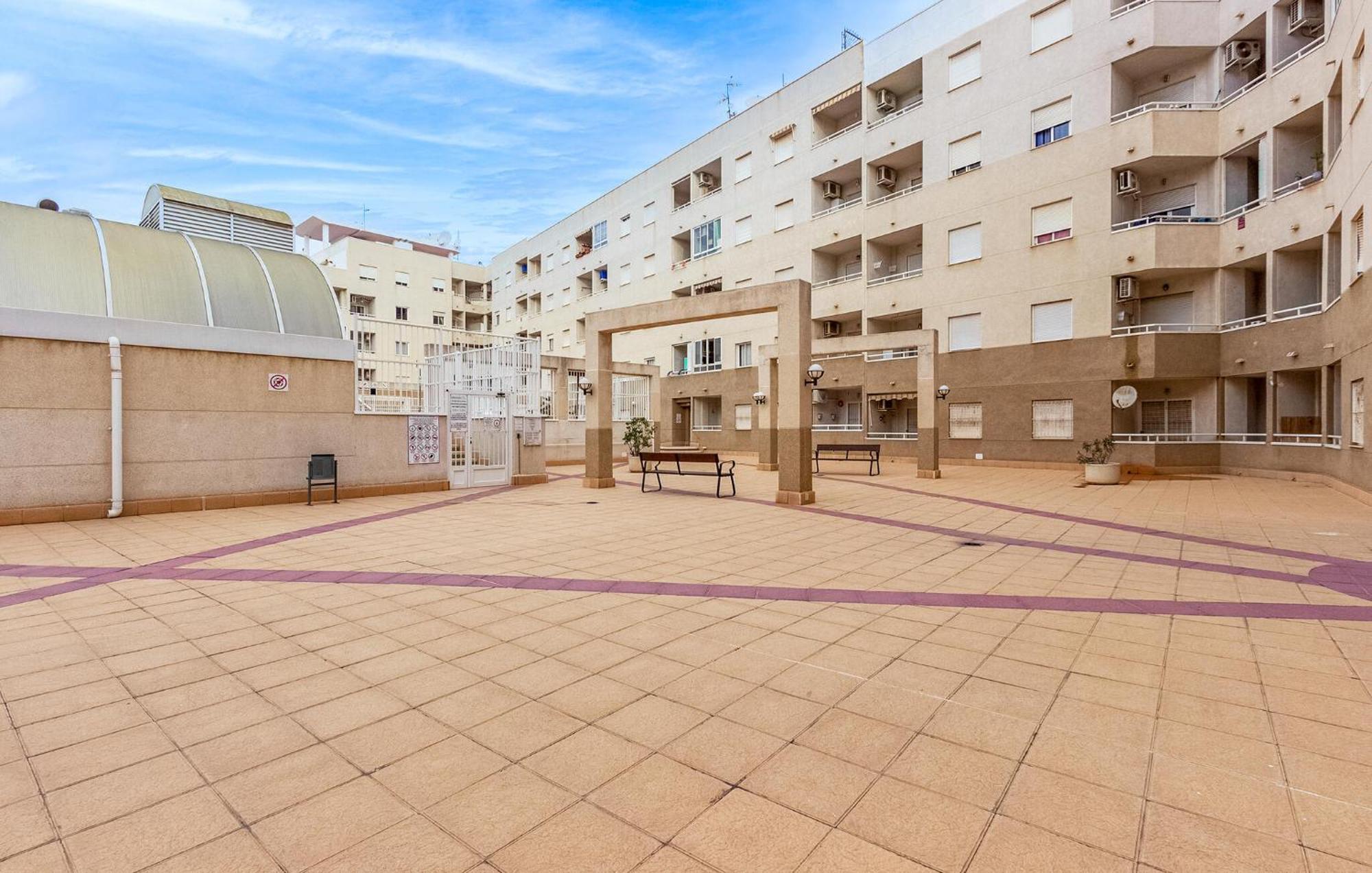 Amazing Apartment In Torrevieja With Kitchen Exterior foto